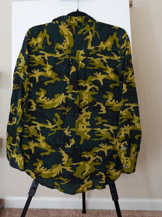 Equipment Femme Camouflage Silk Button Down Shirt - Picture 2 of 3